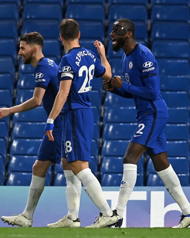 杜兰特关键中投命中，全场欢呼