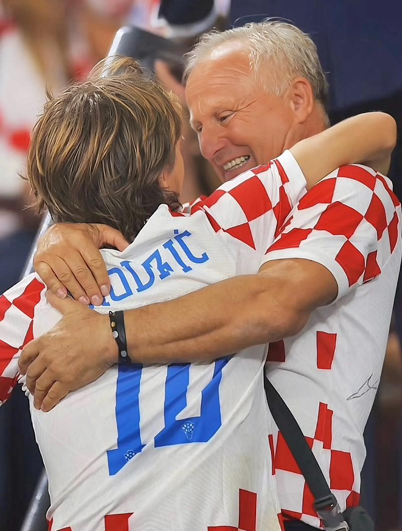 热那亚vs维罗纳：马利诺夫斯基、洛伦佐-科隆博首发，加利亚尔迪尼、焦瓦内出战