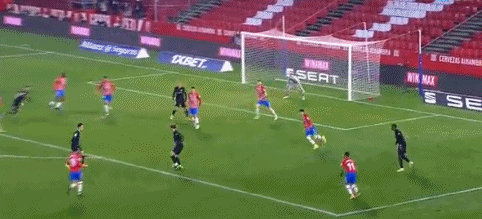 TA：随着主席选举临近，巴萨的长期引援议题根本无法提上议程