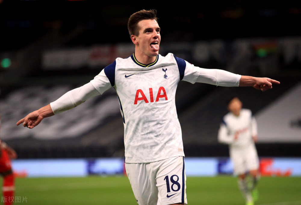 尤文官方：弗朗西斯科-孔塞桑当选队内10月最佳球员