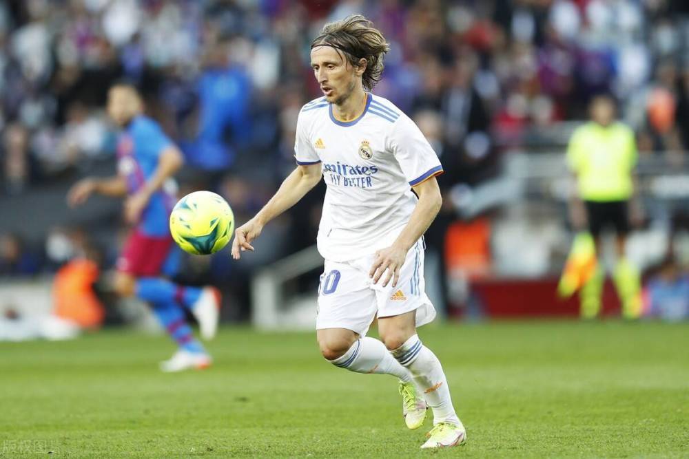 皇家马德里欲砸3000万欧元引进希腊天才穆扎基蒂斯，填补中场空缺